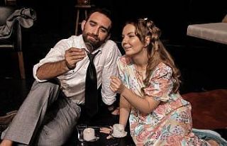 Tiyatrolar perdelerini açıyor