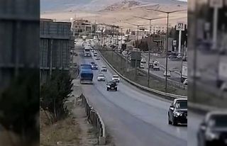 Trafikte ters yöne giren tır sürücüsüne bin...
