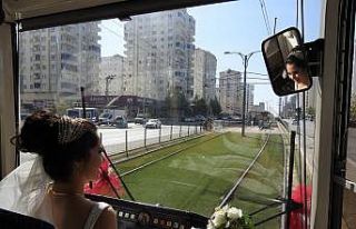 Tramvay, gelin aracı oldu