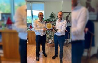 TSO Başkanı Keleş’ten Tatoğlu’na plaket