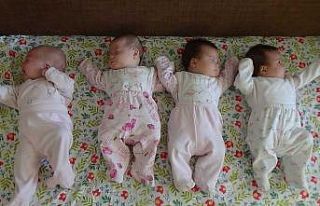 Tüm aile, evine dönen dördüzler için seferber...