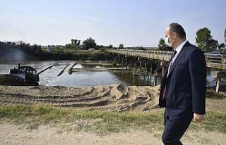 Tunca Nehrinde tavan kumu temizlenip, nehir yatağı...