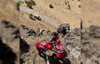 Tunceli’de kayalıklarda 3 gündür mahsur kalan...