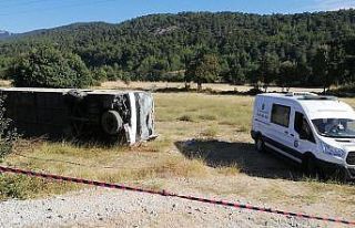 Tur otobüsü öğrenci servisine çarptı:1 ölü,...