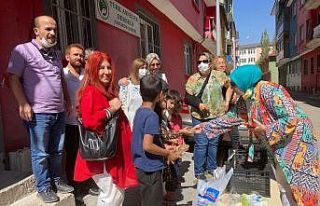 Türk Anneler Derneğinden Aşure dağıtımı