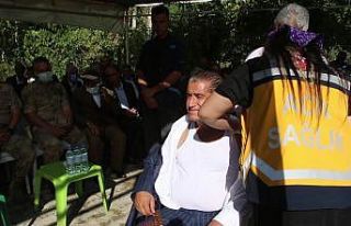 Türkücü Aydın Aydın aşıya dikkat çekmek için...