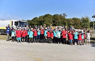 Tuzlalı öğrenciler birlikte ormanı temizledikleri...