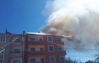 Tuzluca’da çatı yangını paniğe neden oldu