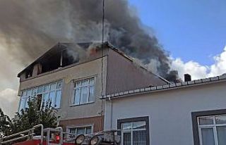 Ümraniye’de 3 katlı binada yangın paniği