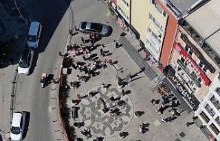 Ümraniye’de indirimli halı izdihamı havadan görüntülendi