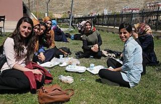 Üniversite öğrencilerinin barınma sorununa Valilikten...