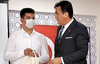 Üniversiteye kütüphanede hazırlandı, Türkiye...