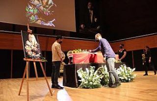 Ünlü oyuncuların hocası Hülya Nutku’ya ’günebakanlı’...