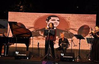 Ünlü Tenor Bülent Bezdüz, çocuklarıyla aynı...