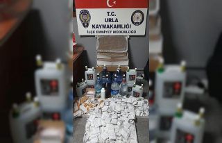 Urla’da zehir tacirlerinin evlerine baskın