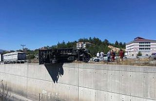 Üst geçitte tehlikeli kaza