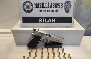 Uygulama noktasında durdurulan araçtan cephanelik...