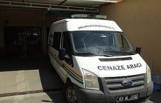 Üzerine dökülen tinerin alev aldığı genç kız...