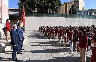 Vali Akbıyık, öğrencilerin heyecanına ortak oldu