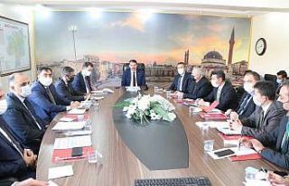 Vali Ayhan, “Eğitim olmazsa olmazımız”