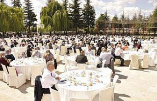 Vali Ayyıldız, şehit aileleri ve gazilerle yemekte...