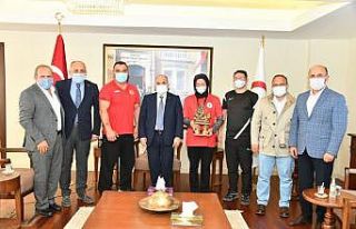 Vali Dağlı’dan şampiyon sporcuya: “Hedeflerinizi...