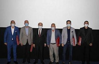 Vali Demirtaş, ’Akif’ filmini öğrencilerle...