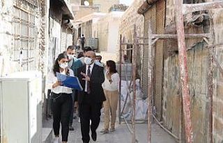 Vali Demirtaş tarihi çarşılarda incelemelerde...