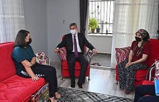 Vali Erdinç Yılmaz, vatandaşları evinde ziyaret...