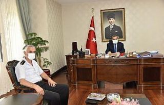 Vali Işık, İl Jandarma Komutanı Çetinkaya’yı...