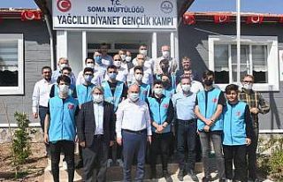 Vali Karadeniz, Diyanet Gençlik Kampında gençlerle...