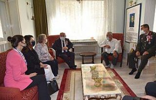 Vali Karadeniz gazilerle yemekte buluştu