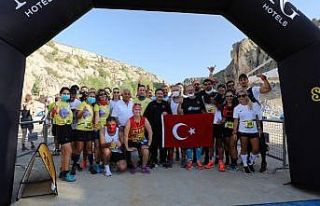 Vali koşuda soluk soluğa kalınca bitiş noktasında...