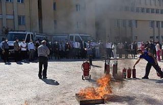 Valilik personeline yangın söndürme eğitimi verildi