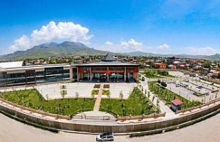 Van Büyükşehir Belediyesi okulun ilk günü öğrencileri...