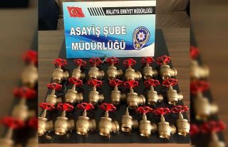 Vana çalan hırsızlar, çaldıklarıyla birlikte...