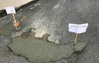 Vatandaş kendi yolunu kendisi onarıyor