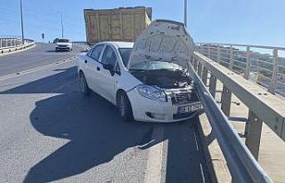 Virajı alamayan otomobil kamyonla çarpıştı: 1...