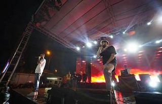 Yağmur altında Canbay ve Wolker coşkusu