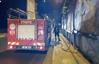 Yangına 3 metrelik duvara tırmanarak müdahale ettiler