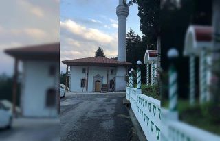 Yangında zarar gören tarihi cami restorasyonunda...