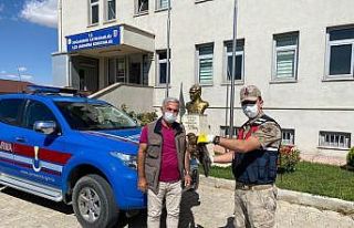 Yaralı şahine jandarma şefkati