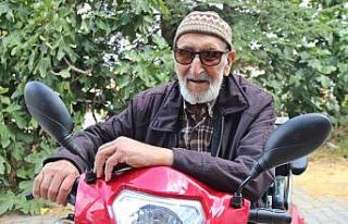 Yaş 92 ama ruhu hala çiçeği burnunda delikanlı