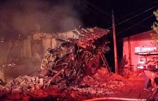 Yaşlı çift yanmaktan son anda kurtuldu