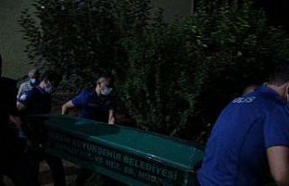 Yaşlı kadın asansör altında kalarak can verdi