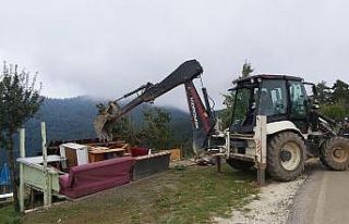 Yedigöller yolu üzerindeki kaçak yapılar yıkıldı
