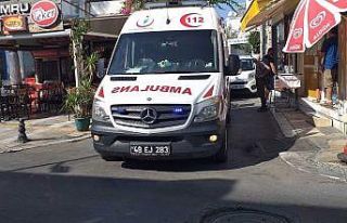 Yemek yerken sırtından bıçaklandı