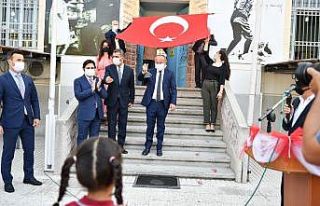 Yeni eğitim öğretim yılının ilk ders zilini...