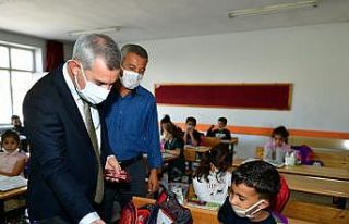 Yeşilyurt Belediye Başkanı Mehmet Çınar, okulları...