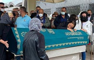 Yeşim Salkım, babasını son yolculuğuna uğurladı